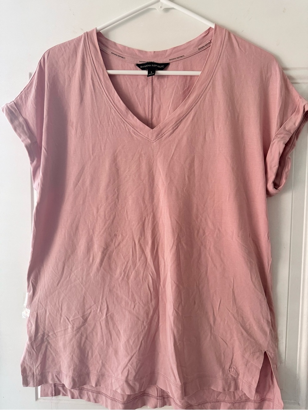 Banana Republic Light Pink V-Neck Short Sleeve Tee